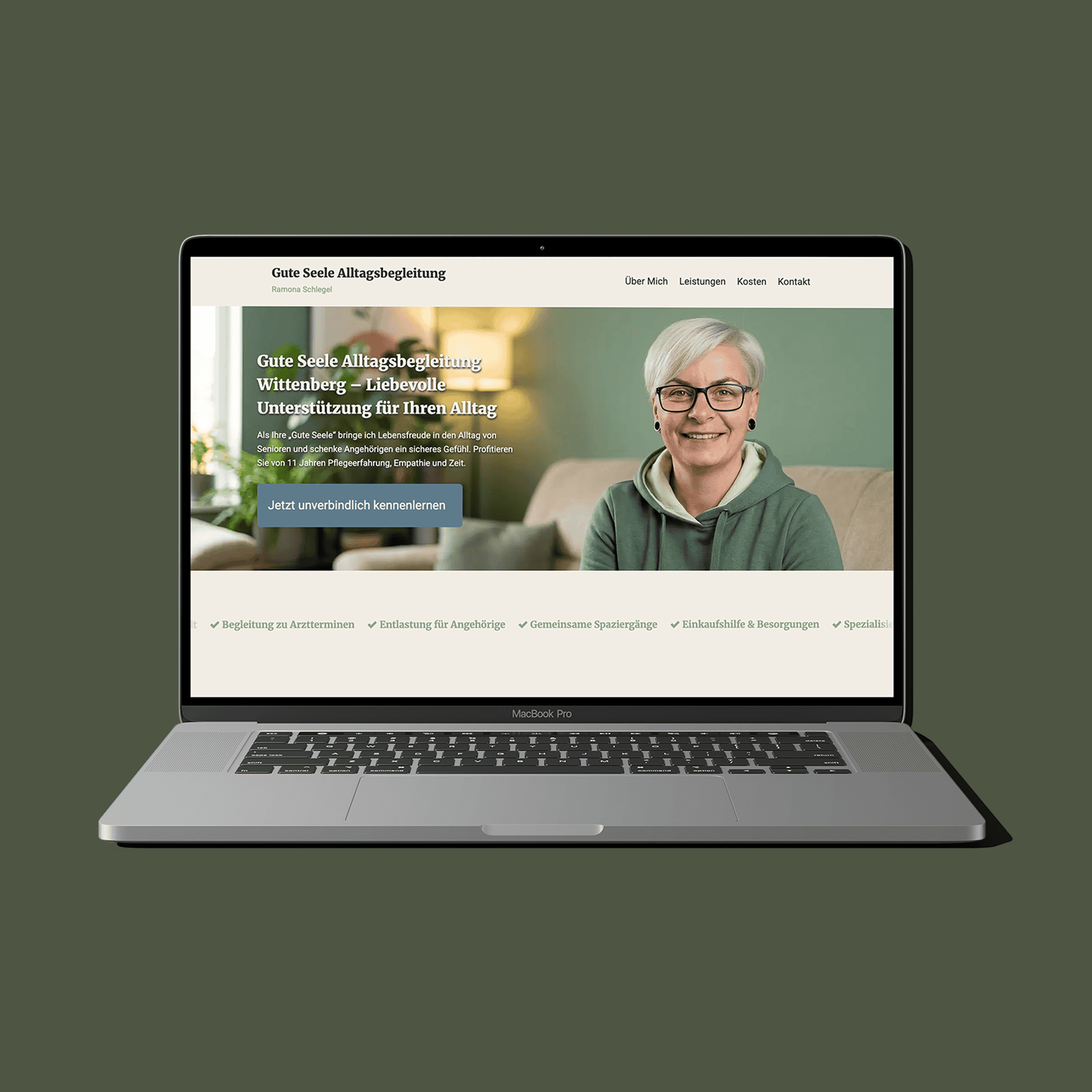 Portfolio-Mockup: Webseite für Seniorenbetreuung und Alltagsbegleitung Ramona Schlegel auf einem Laptop.